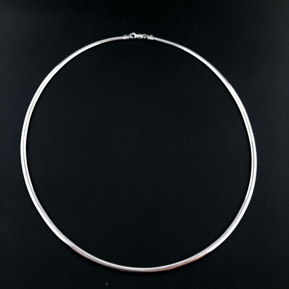 10k Gold Italy 3mm Omega chain Necklace - Picture 8 of 17